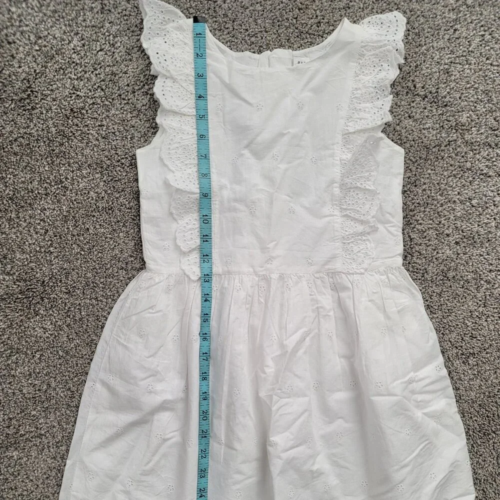 GAP white eyelet